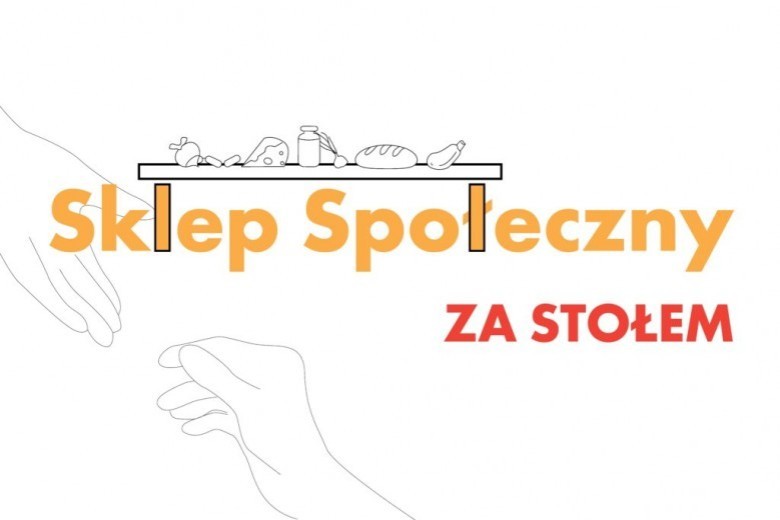 logo sklepu społecznego za stołem